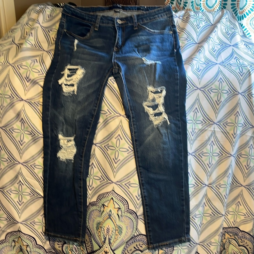 Size 11/30 Judy Blue Capri Fit. Fits more like a 9. Great condition. Dark wash